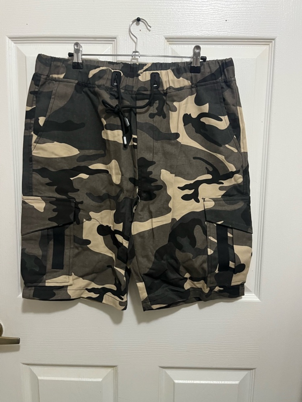 Men's Camo Cargo Shorts with Drawstring Waist - Olive/Black